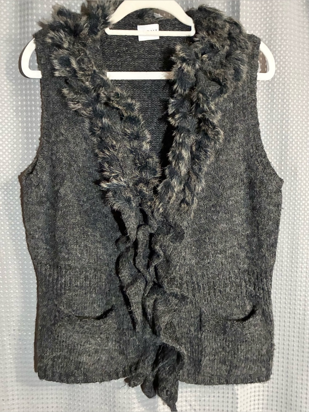 Sioni Studio Faux Fur Knit Vest Sz M Pockets
Boho Hippie Chic Trendy